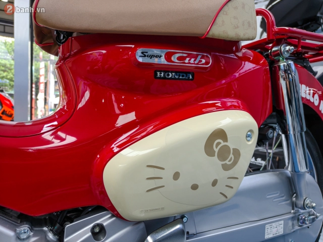 Cận cảnh honda super cub 50 hello kitty bất ngờ xuất hiện tại việt nam - 1