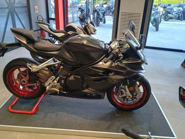 Cận cảnh qjmotor srk 921rr - siêu phẩm superbike trung quốc thách thức những ông lớn châu âu - 2