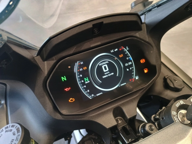 Cận cảnh qjmotor srk 921rr - siêu phẩm superbike trung quốc thách thức những ông lớn châu âu - 3