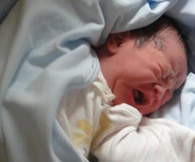 Cậu bé bị bắt cóc được tìm thấy sau 17 năm bố mẹ nuôi trao thừa kế nghìn tỷ quyết định của đứa trẻ khiến bố mẹ ruột nghẹn ngào - 1