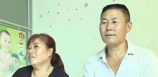 Cậu bé bị bắt cóc được tìm thấy sau 17 năm bố mẹ nuôi trao thừa kế nghìn tỷ quyết định của đứa trẻ khiến bố mẹ ruột nghẹn ngào - 2