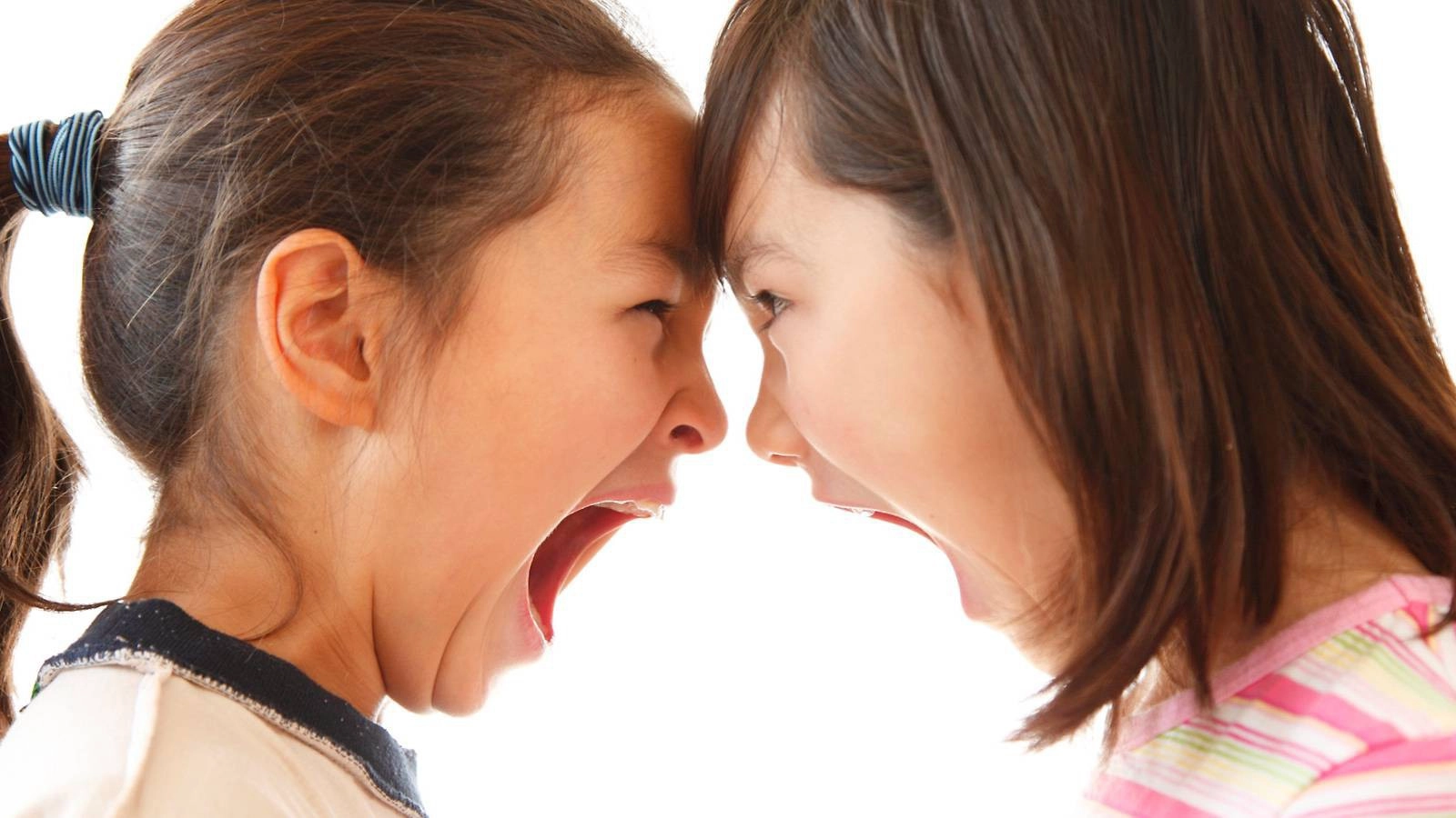 Cậu bé tức giận vì bị em gái xé nát bài kiểm tra mẹ ra sức bênh em hành xử ngược lại của bố đáng học hỏi - 9