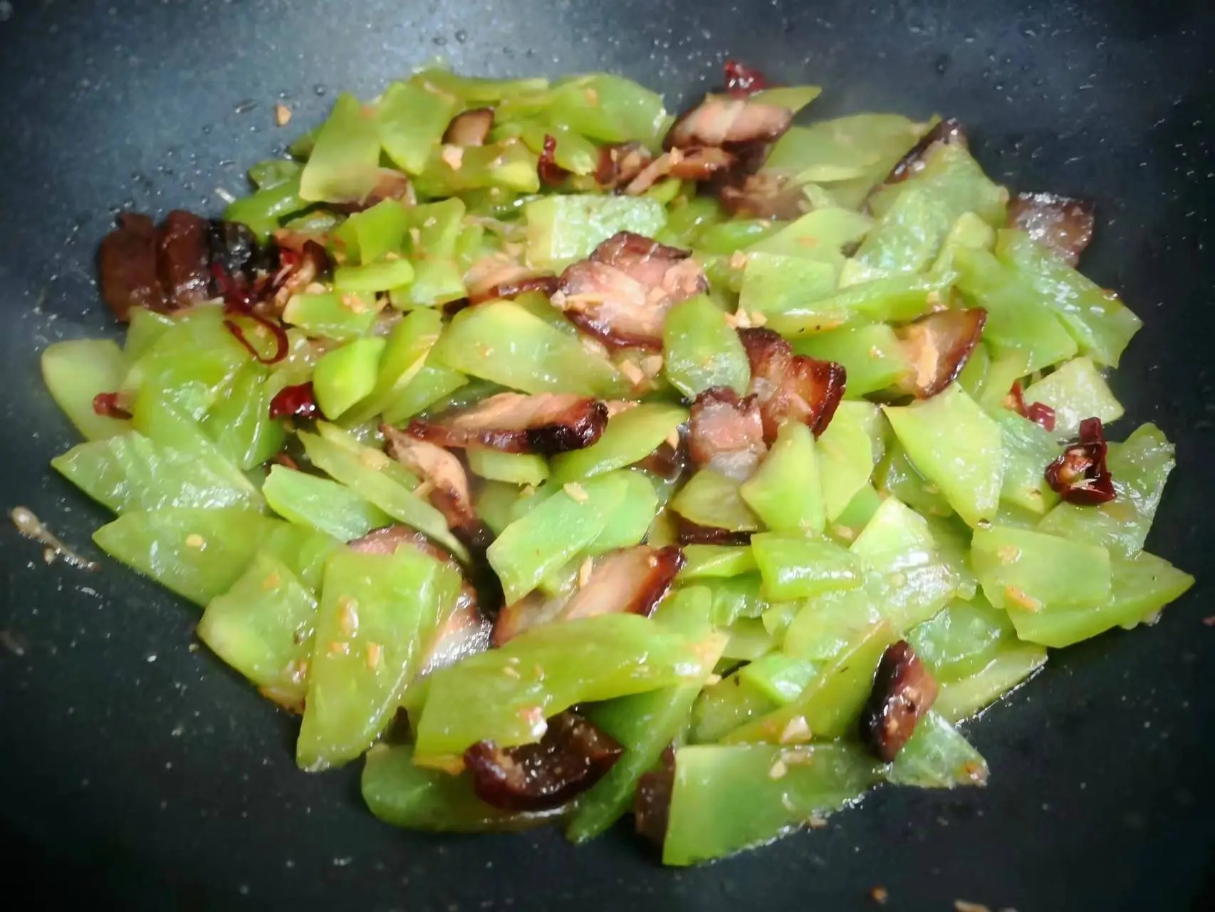 Cây này tưởng chỉ ăn lá ai ngờ thân cũng là báu vật đem nấu kiểu này được món giàu canxi lại thanh mát hợp ngày hè - 6