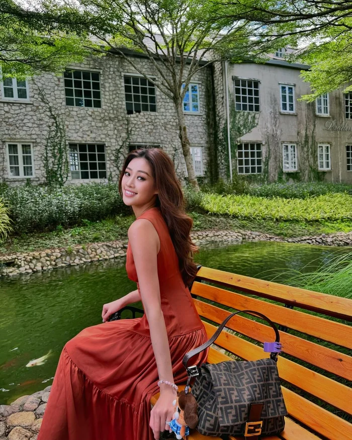 Chân dài lập kỷ lục lịch sử làng sắc đẹp việt chưa 30 tuổi đã có nhà 7 phòng ngủ mang túi 3 gang gần nửa tỷ ngồi vệ đường - 16