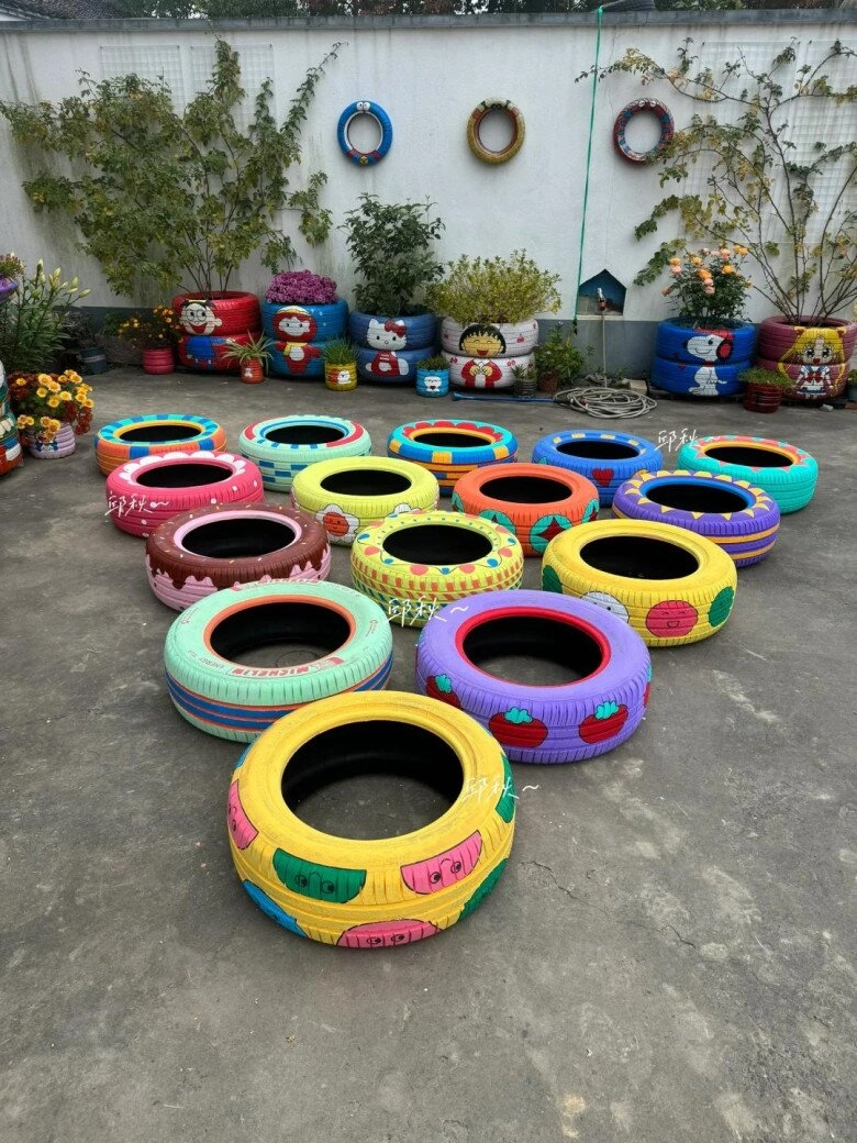 Chàng trai 10x trồng hoa hồng trong lốp xe vừa dễ thương vừa đẹp rực rỡ ai nhìn cũng mê - 7