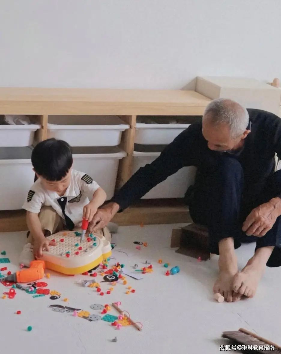 Cháu mang họ mẹ ông nội đem 25 tỷ đồng cho người khác và nói với con trai 1 câu gây tranh cãi - 3