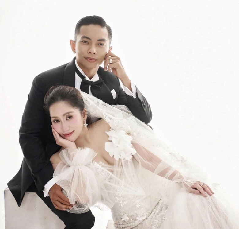 Chị đẹp vbiz lấy hồng hài nhi kém 12 tuổi ra đường váy áo quyến rũ dù sinh ào ào 3 con lúc về nhà lại hoàn toàn trái ngược - 19