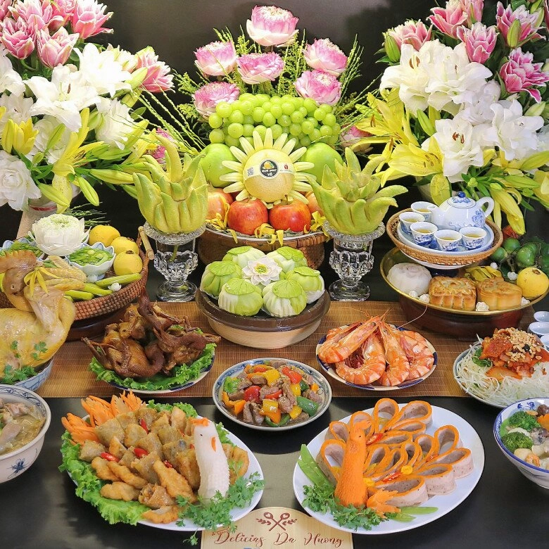 Chị em chia sẻ mâm cỗ cúng rằm tháng 7 chẳng khác nào bữa tiệc thị giác nhìn không muốn rời mắt - 1