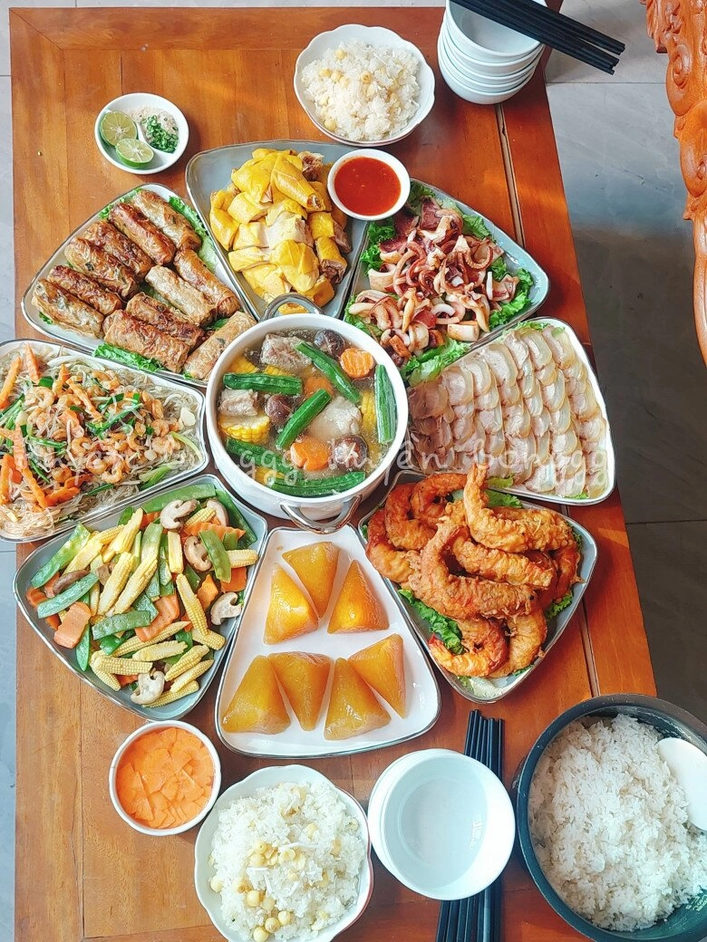 Chị em chia sẻ mâm cỗ cúng rằm tháng 7 chẳng khác nào bữa tiệc thị giác nhìn không muốn rời mắt - 14