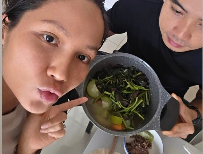 Chồng hhen niê lúc nấu cho vợ cực dân dã lúc trình bày đẹp đẽ chẳng khác gì nhà hàng - 1
