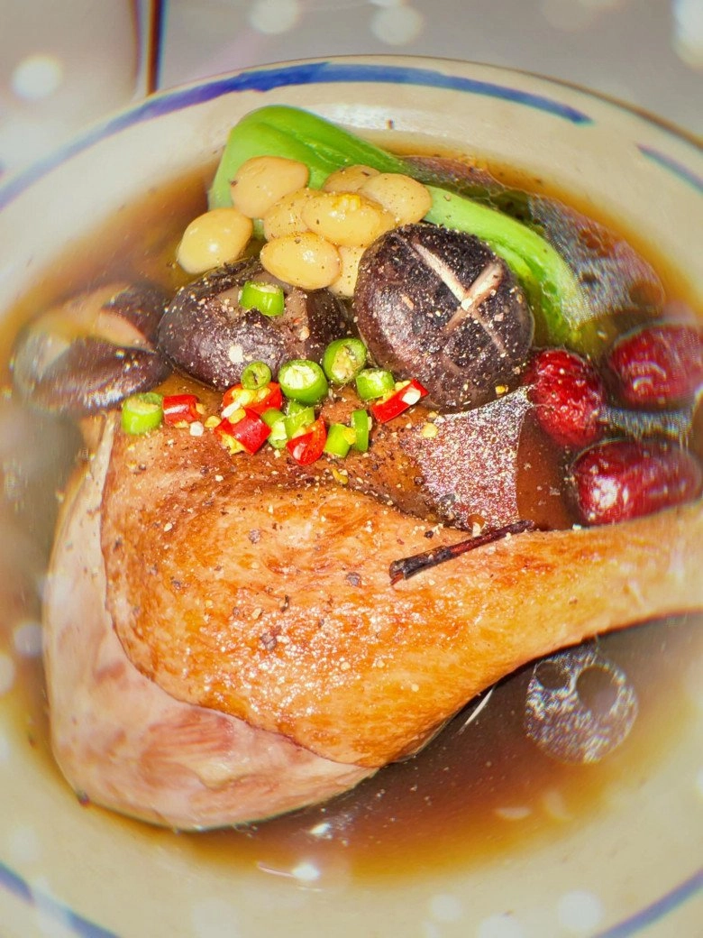 Chồng hoa hậu diễm hương đa tài làm món vịt ngon đã mắt không ngờ con trai đảm chẳng kém - 2