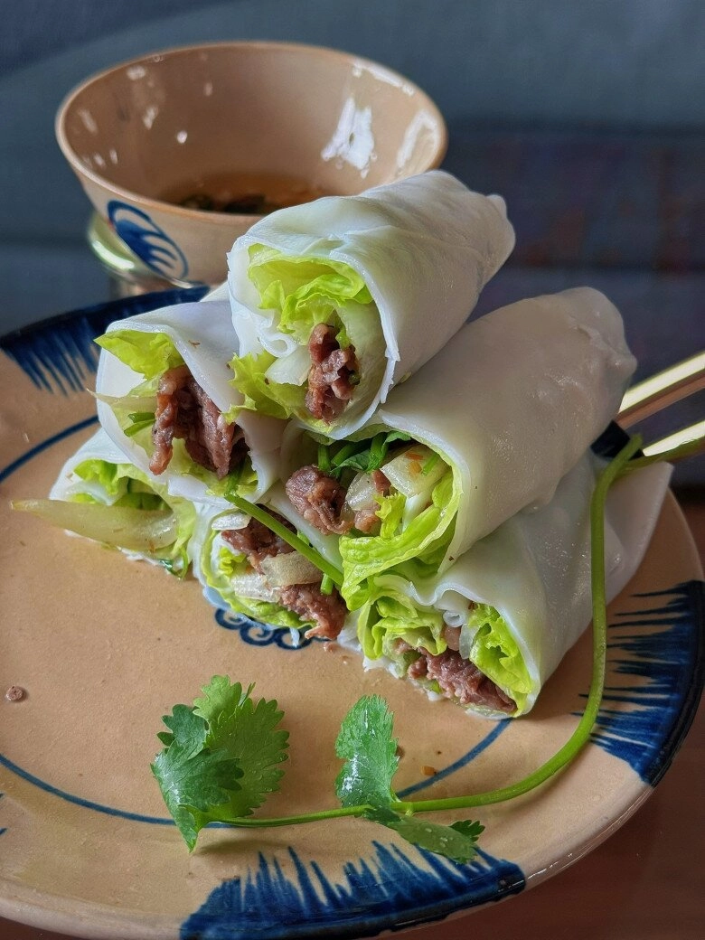 Chồng làm cho hoa hậu diễm hương bào ngư hải sâm và đủ món ngon vợ nấu thì liên tục uống nước dụi tai - 6