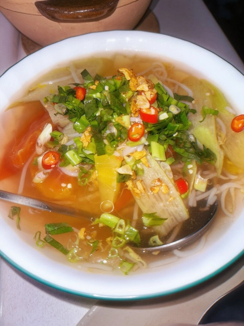 Chồng làm cho hoa hậu diễm hương bào ngư hải sâm và đủ món ngon vợ nấu thì liên tục uống nước dụi tai - 7