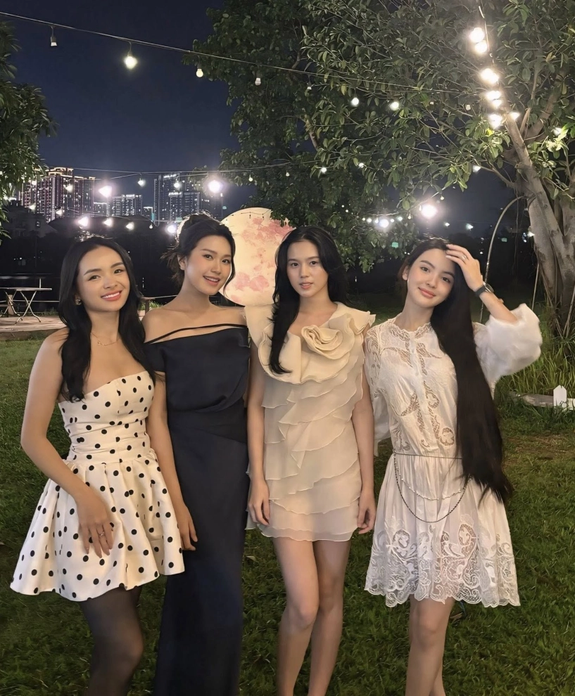 Chu thanh huyền diện váy 2 dây nuột nà bảo sao quang hải mê mệt tặng xe 8 tỷ - 4