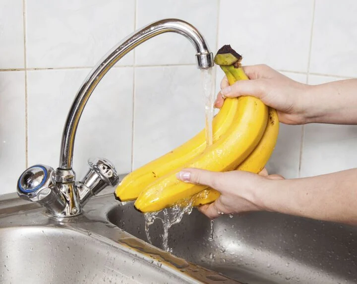 Chuối chín mua về nhanh hỏng làm ngay những điều điều này chuối để cả tuần vẫn vàng ươm thơm nức - 1