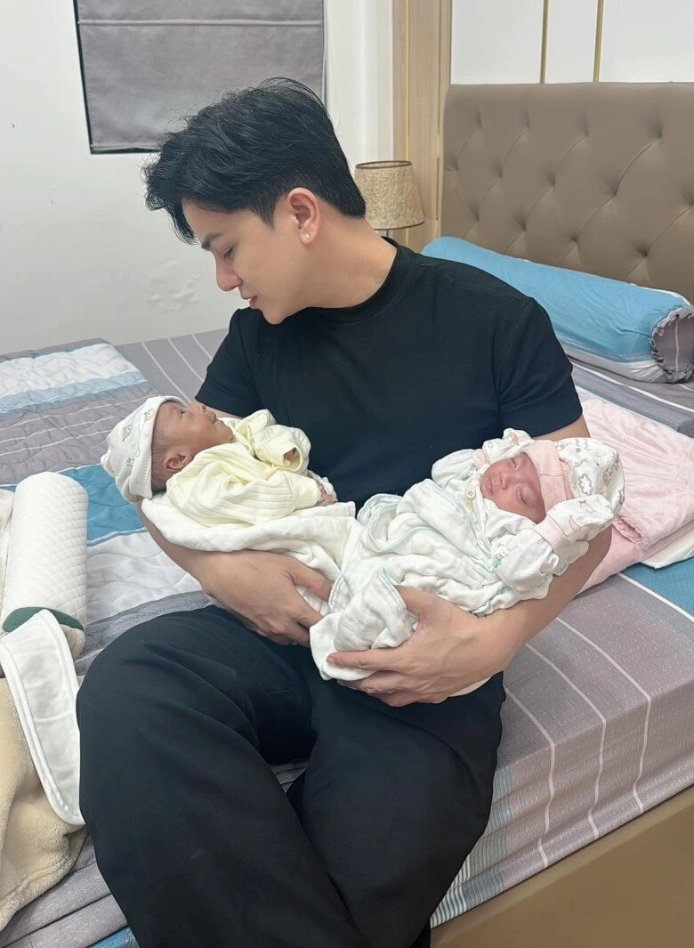 Có con sinh đôi một trai một gái nam ca sĩ họ khưu độc lạ nhất nhì việt nam đặt tên cho 2 con rất đặc biệt - 2