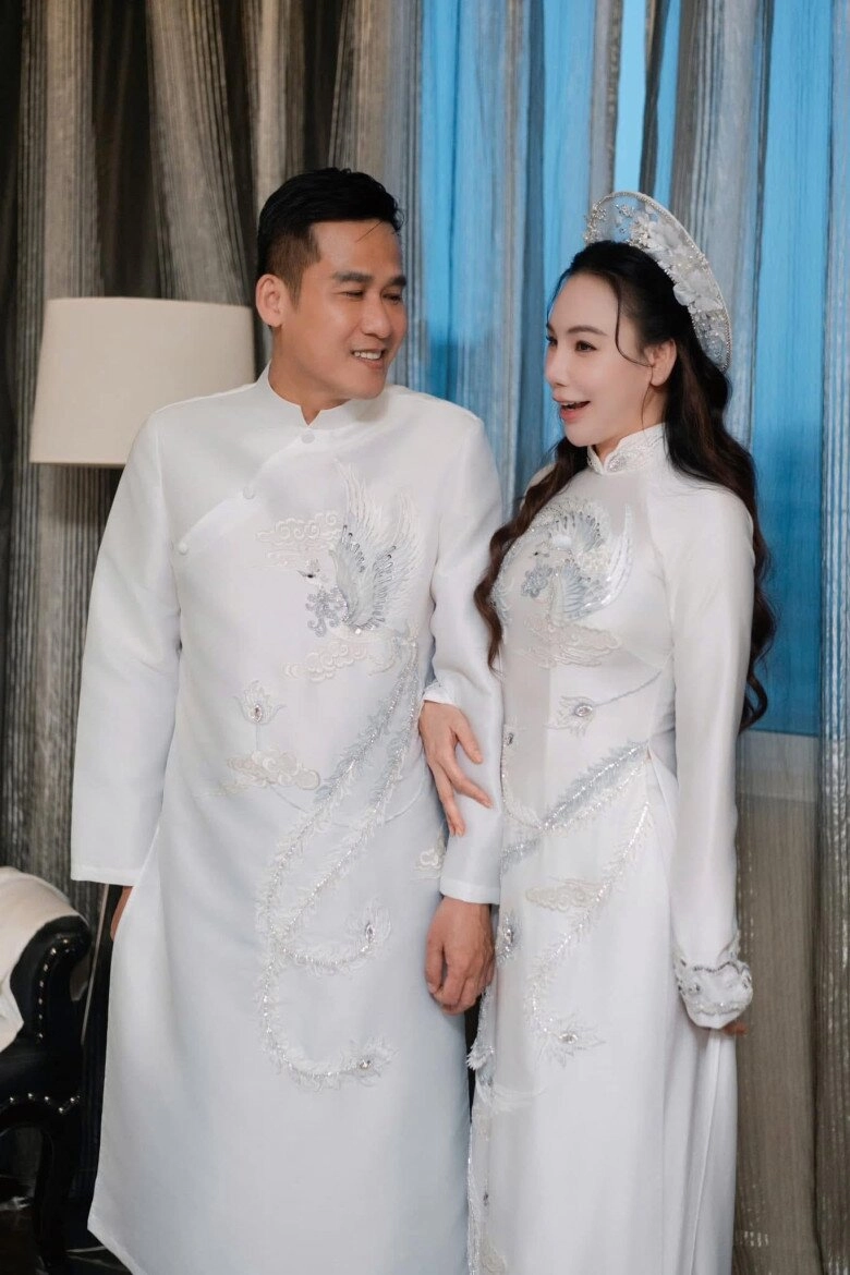 Cô dâu u50 hồ quỳnh hương diện hai chiếc váy cưới lộng lẫy e ấp xuất hiện bên chú rể - 10