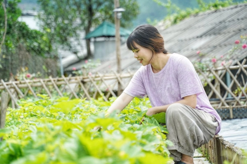 Cô gái 9x yên bái bỏ phố về quê dành 4 năm làm nhà vườn đẹp như tranh - 10