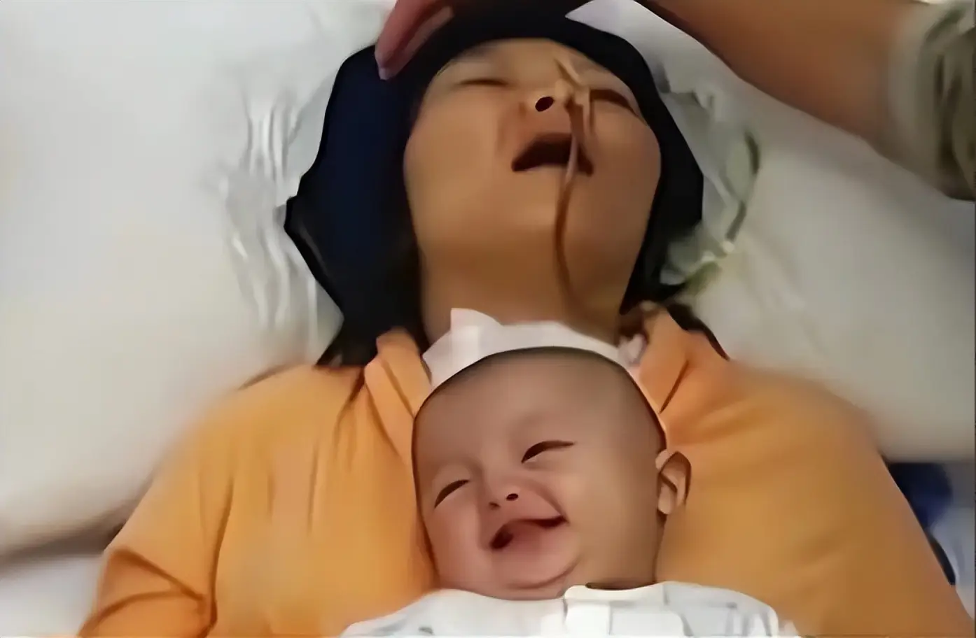 Cô gái hôn mê suốt 6 tháng tỉnh dậy thấy mình đãsinh con xong xuôi - 3