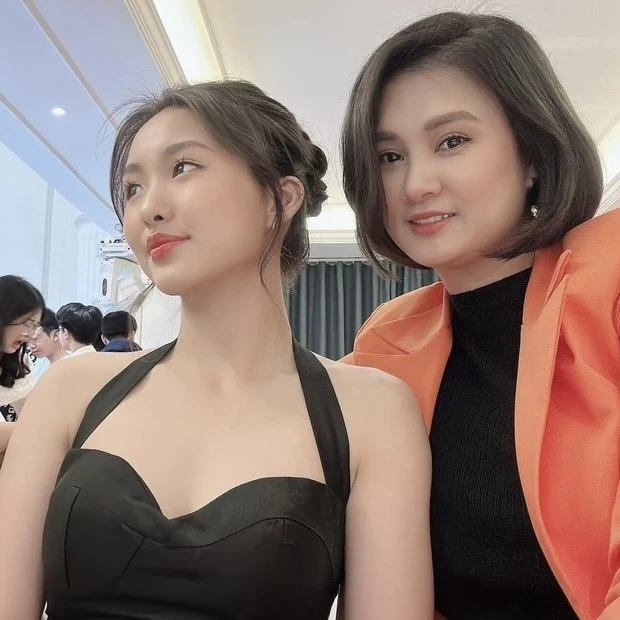 Cô gái tuổi trăng tròn chăm diện váy mỏng tang ôm sát khoe dáng thắt đáy lưng ong là con của cựu vđv nổi tiếng - 9