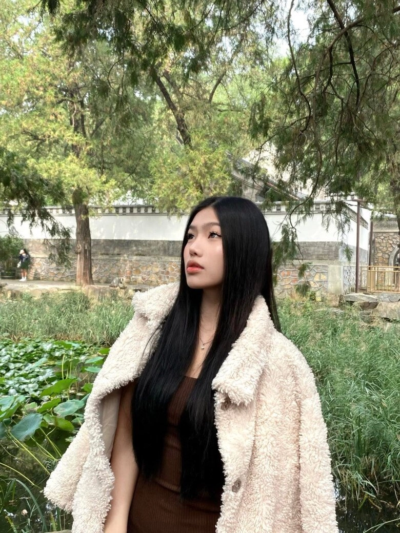 cỗ máy nói vừa đạt giải á hậu chuộng đồ bình dân mặc croptop váy ôm vài trăm nghìn vẫn đẹp xịn như hàng hiệu - 9