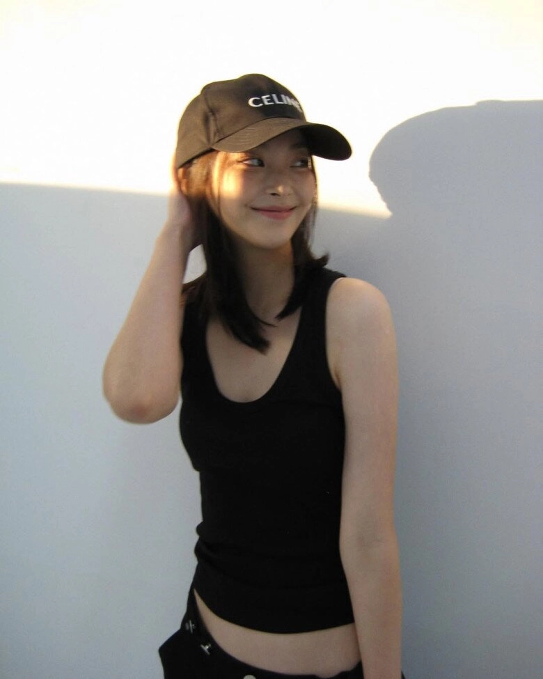 cô mèo có visual sang chảnh được so sánh với jennie lên phim đã đẹp đời thường còn ăn mặc tinh tế khó rời mắt - 10