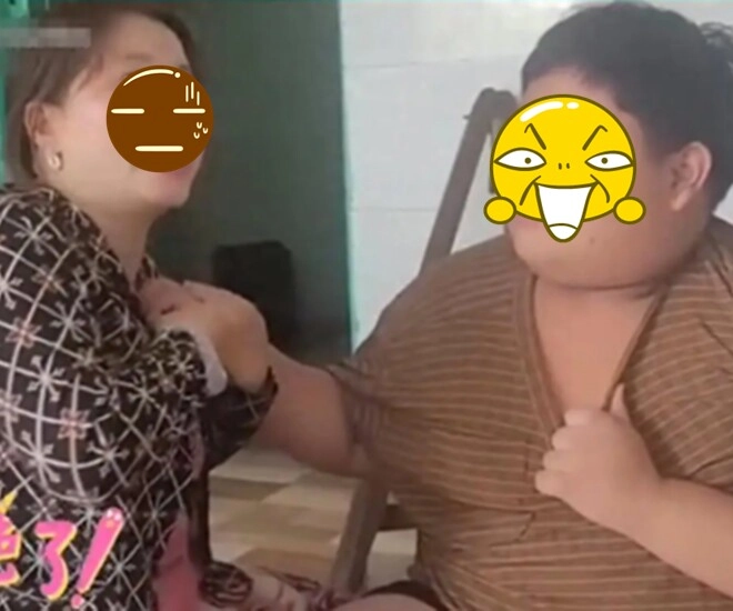 Con 12 tuổi vẫn uống sữa mẹ 3 lầnngày có biểu hiện lạ khi người mẹ định cai sữa - 1