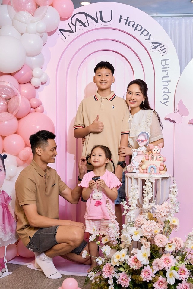 Con gái 4 tuổi của bảo thanh gây chú ý với bộ đồ đơn giản trong lần đầu tổ chức sinh nhật - 4