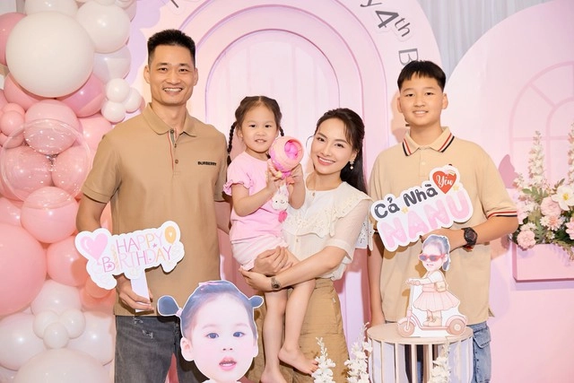 Con gái 4 tuổi của bảo thanh gây chú ý với bộ đồ đơn giản trong lần đầu tổ chức sinh nhật - 5