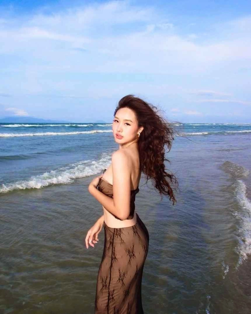 Con gái cựu hoa khôi bóng chuyền kim huệ đi biển cực cháy - 3