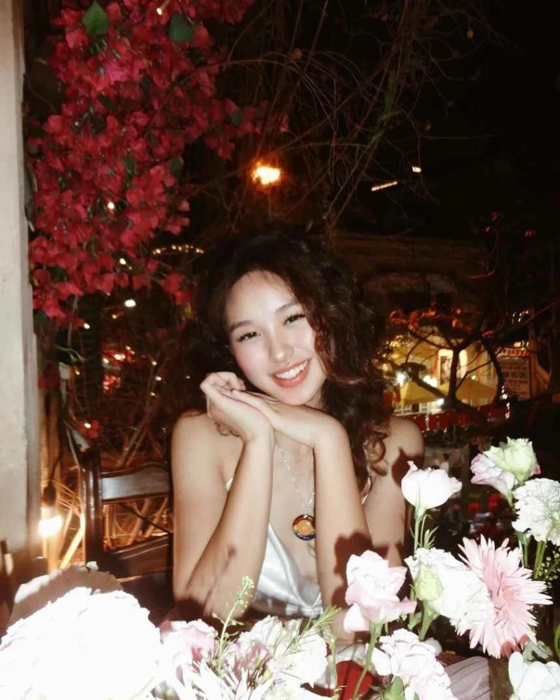 Con gái cựu hoa khôi bóng chuyền kim huệ đi biển cực cháy - 7