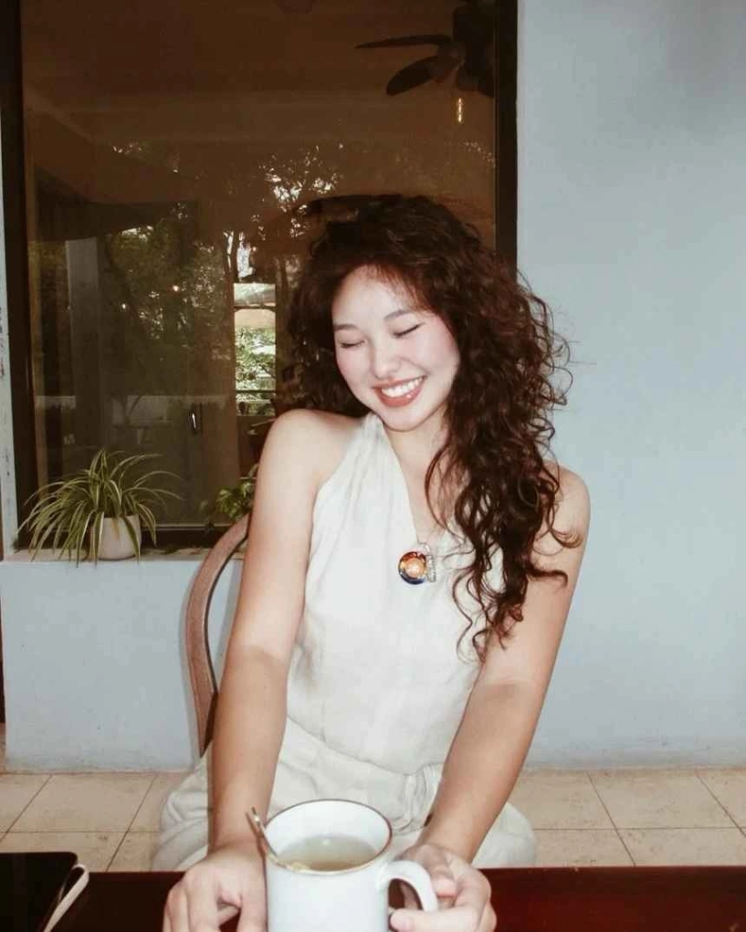 Con gái cựu hoa khôi bóng chuyền kim huệ đi biển cực cháy - 9