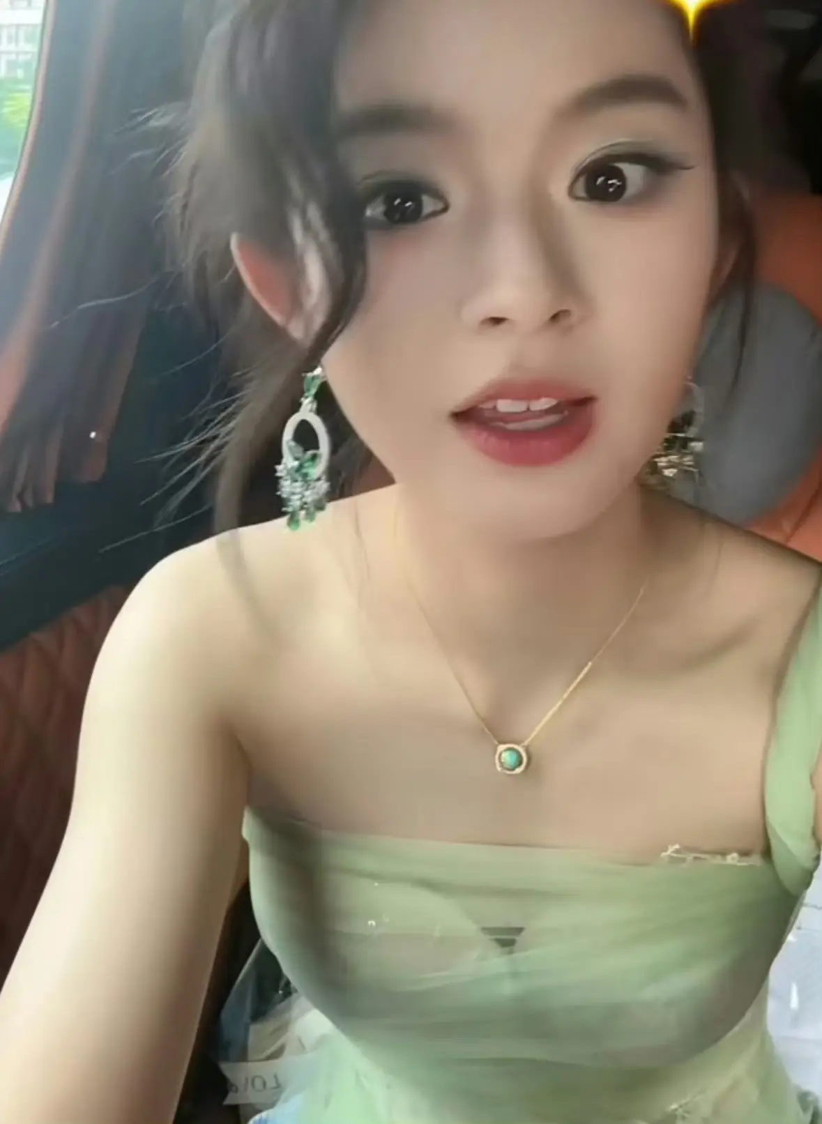 Con gái đeo khuyên tai 8 tỷ của gia đình đến trường cả gia đình gặp đại hoạ - 3