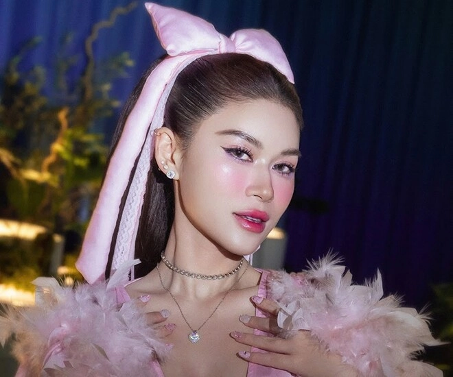 Con gái duy nhất của nữ đại gia thủy sản diện đồ hiệu bị chê ăn mặc mộc mạc kiểu nông dân lại được yêu - 1
