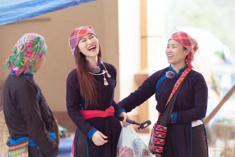 Con gái duy nhất của nữ đại gia thủy sản diện đồ hiệu bị chê ăn mặc mộc mạc kiểu nông dân lại được yêu - 9