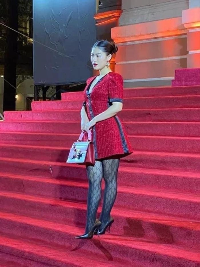 Con gái duy nhất của nữ đại gia thủy sản diện đồ hiệu bị chê ăn mặc mộc mạc kiểu nông dân lại được yêu - 12