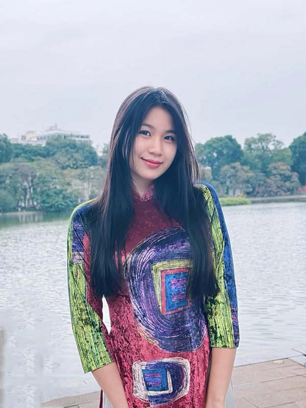 Con gái lưu thiên hương tuổi 20 tài năng nhan sắc như hoa hậu - 7