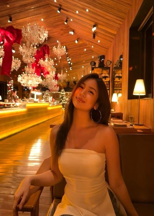 Con gái lưu thiên hương xinh như lai tây ăn mặc gợi cảm - 4