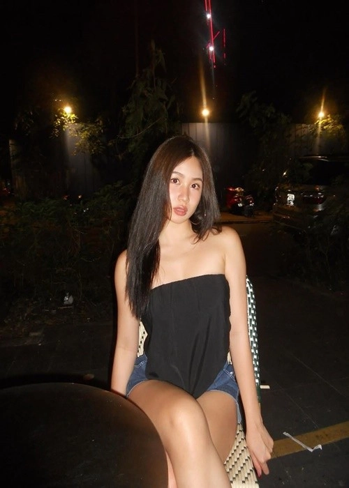 Con gái lưu thiên hương xinh như lai tây ăn mặc gợi cảm - 5