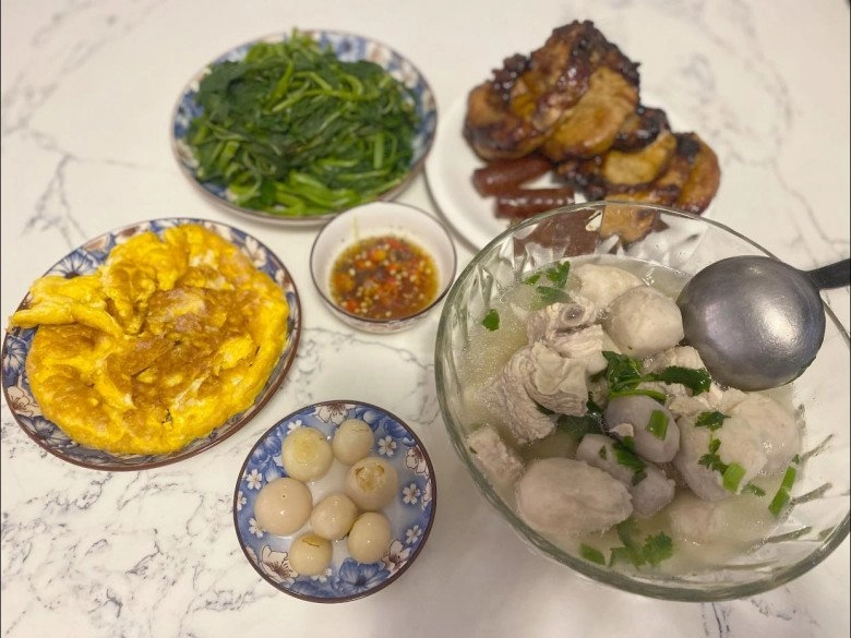Con gái mc thành trung và bố dượng tây được thu phượng chăm chút bữa cơm nấu 20 phút mà siêu ngon - 9