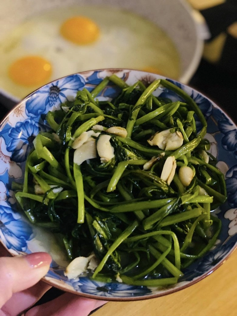Con gái mc thành trung và bố dượng tây được thu phượng chăm chút bữa cơm nấu 20 phút mà siêu ngon - 17