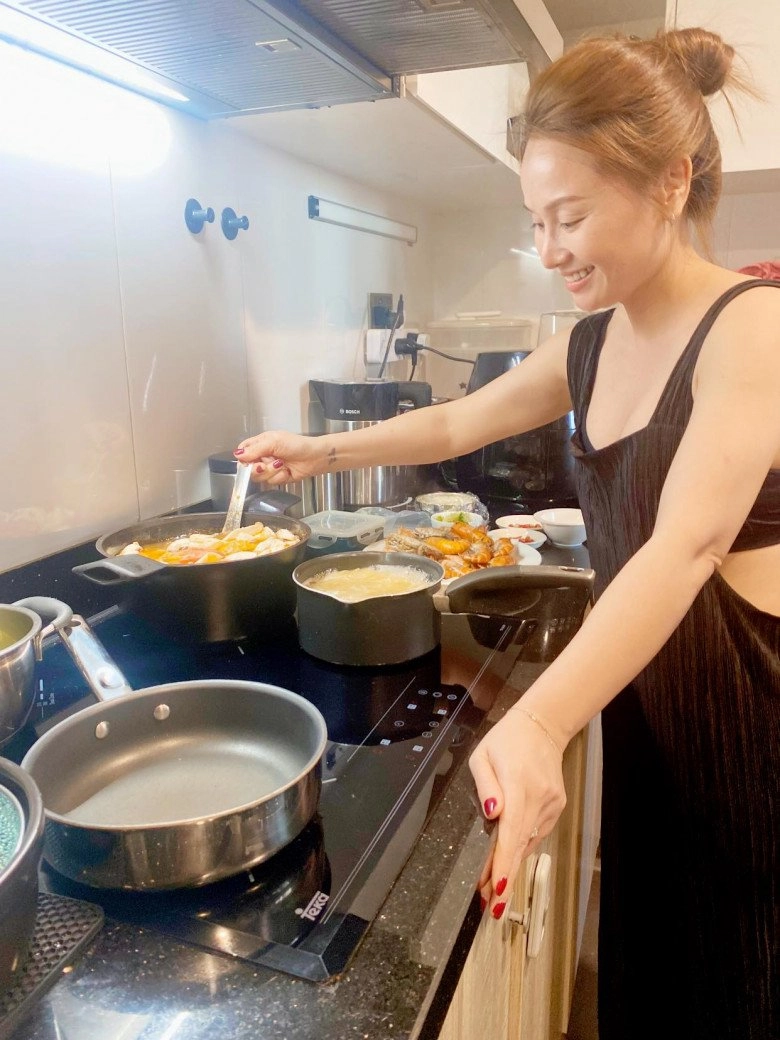 Con gái mc thành trung và bố dượng tây được thu phượng chăm chút bữa cơm nấu 20 phút mà siêu ngon - 20