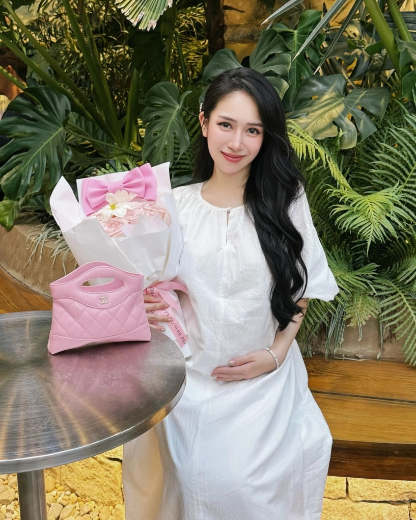 Con gái minh nhựa khoe 15 chiếc túi hiệu trong vài tháng - 3