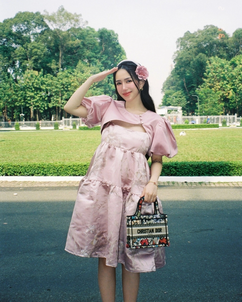 Con gái minh nhựa khoe 15 chiếc túi hiệu trong vài tháng - 6