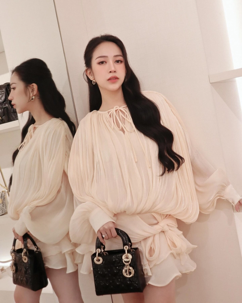 Con gái minh nhựa khoe 15 chiếc túi hiệu trong vài tháng - 10