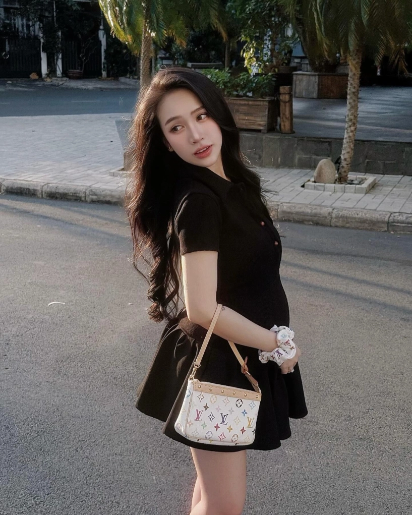 Con gái minh nhựa khoe 15 chiếc túi hiệu trong vài tháng - 11