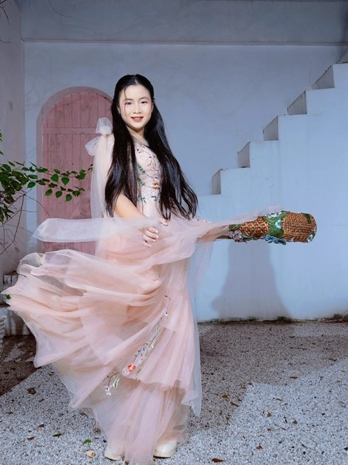 con gái trấn thành ra dáng thiếu nữ ngày càng xinh - 1