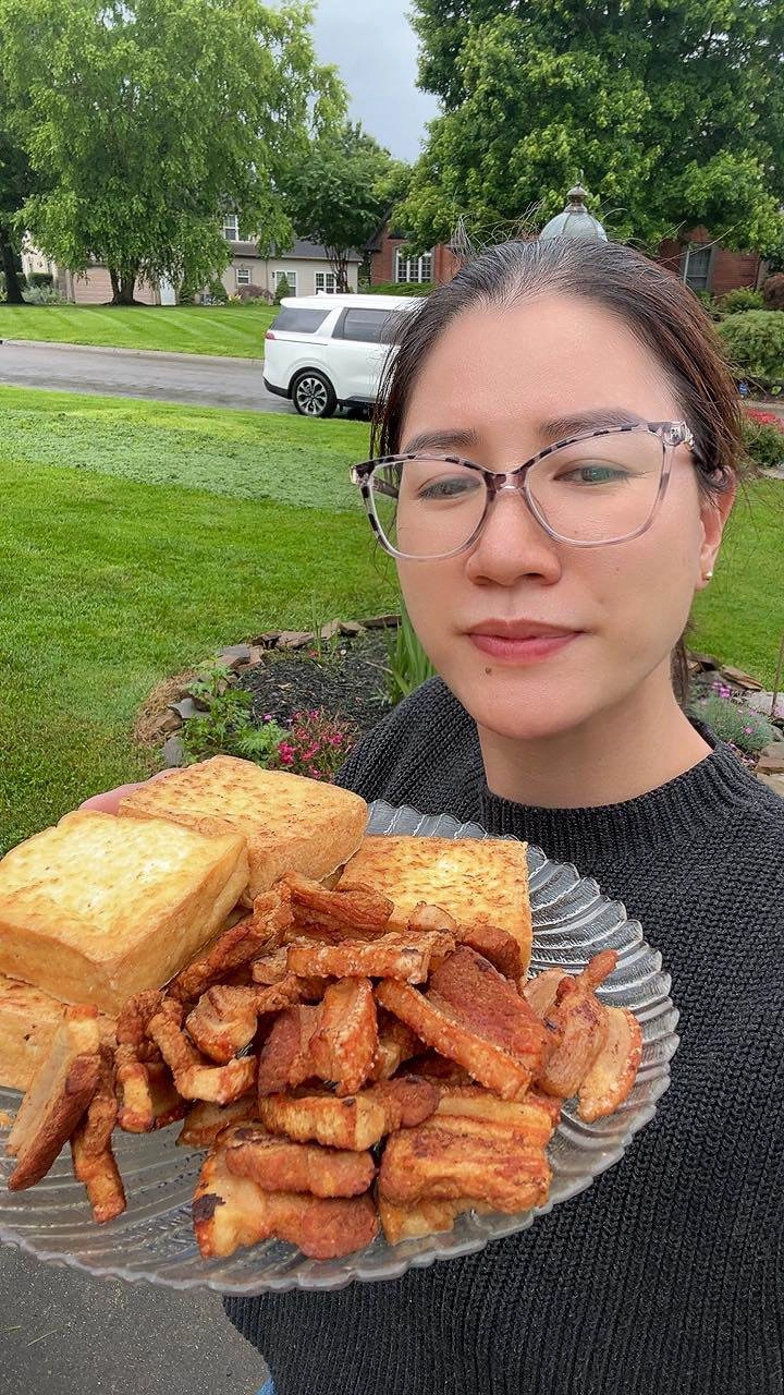 Con gái trang trần ở mỹ mời bạn đến nhà ăn hết sạch nồi bún riêu của mẹ - 7