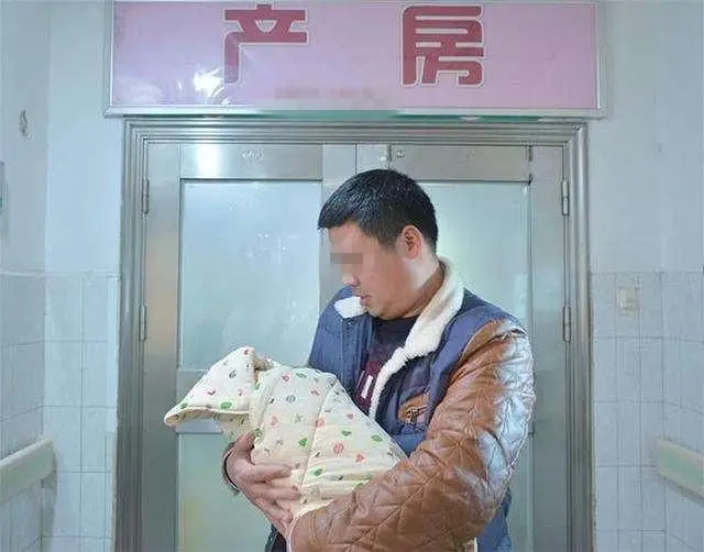 Con mới sinhmũi cao mắt to đẹp hệt trẻ tây bốxét nghiệm adn 3 lần cùng 1 kết quả bà nội thú nhận - 1