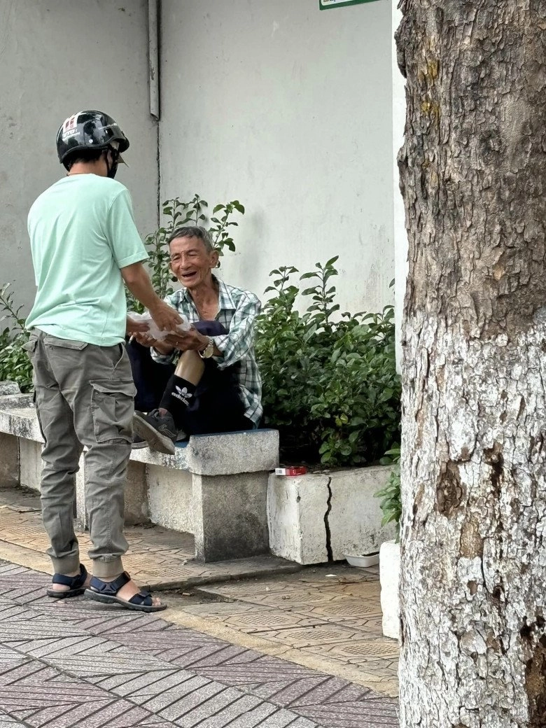 Con ruột lê giang cùng người yêu nhỏ con nấu món thanh đạm nhìn ảnh người được nhận suất ăn mới thêm phục - 6
